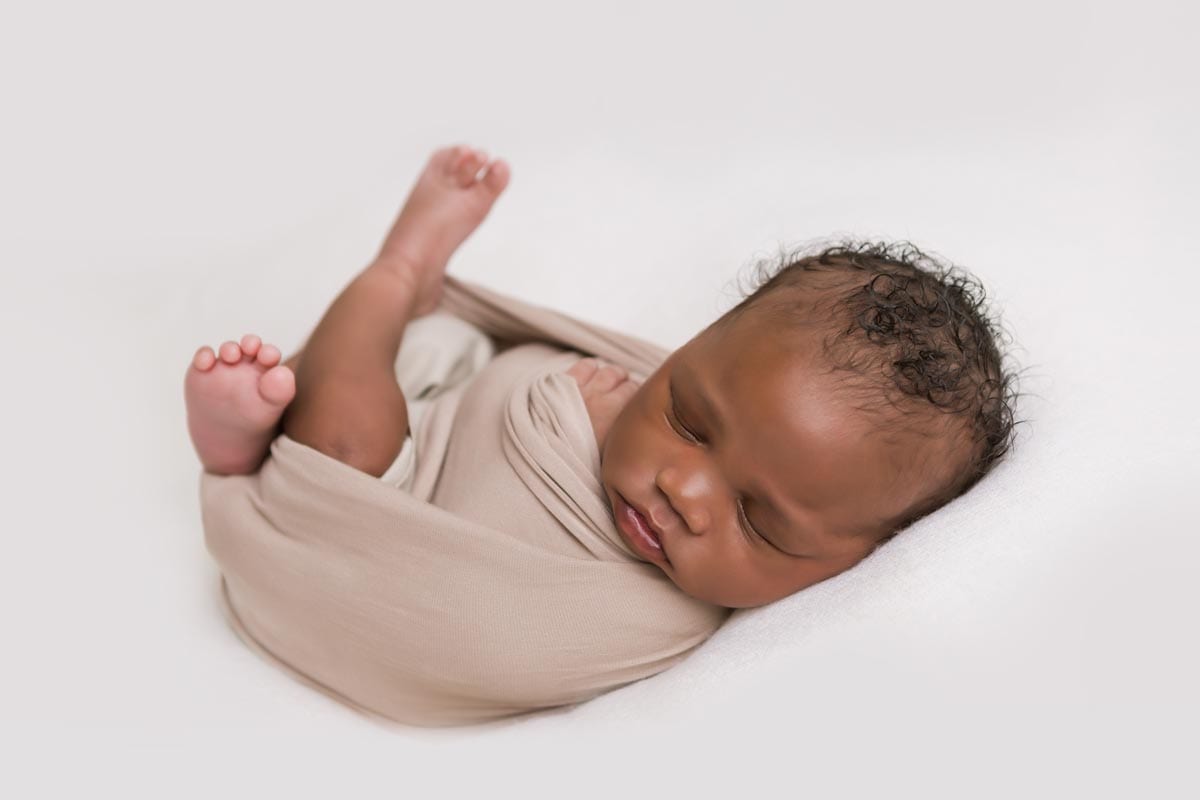 Babyshooting-Schlafendes-Baby-waehrend-Neugeborenen-Shooting-Berlin