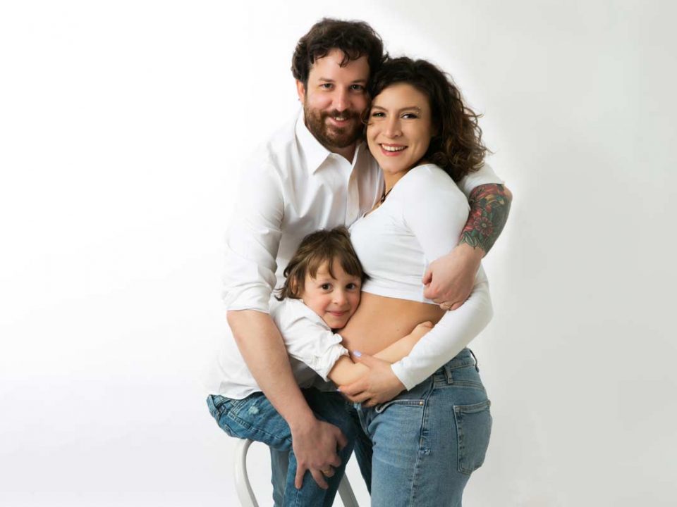 Schwangerschaftsfotografie-in-Berlin-mit-aelteren-Geschwistern