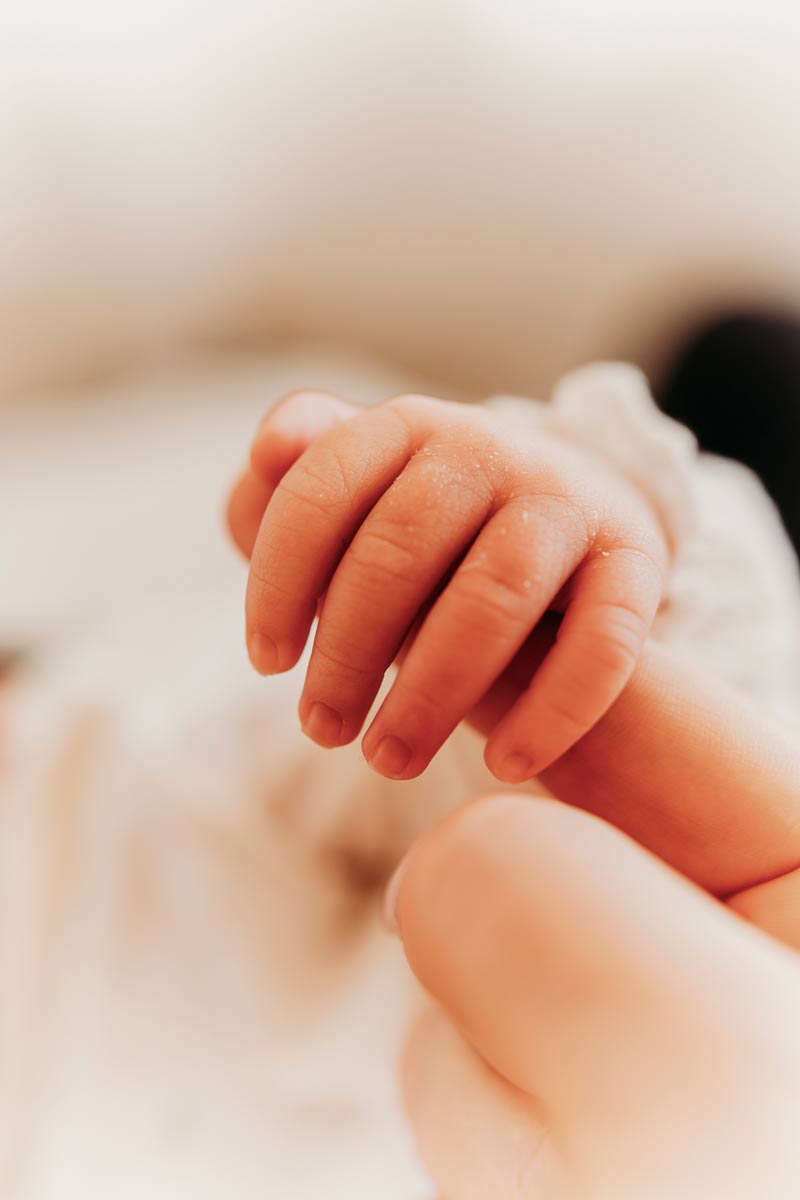 Neugeborenen-Fotoshooting-zu-Hause-in-Berlin