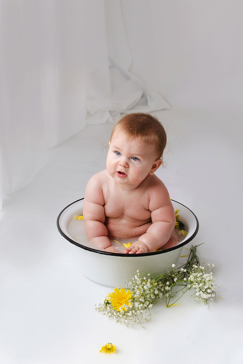Baby Fotoshooting zum 1 Geburtstag in Berlin milchbad fotoshooting