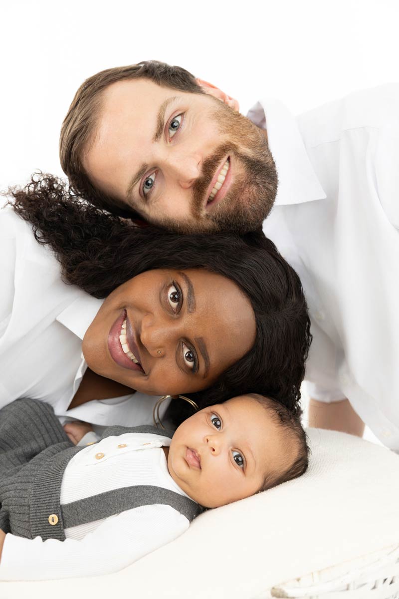 Familienfotograf-Muenchen-natuerliche-und-moderne-Familienbilder