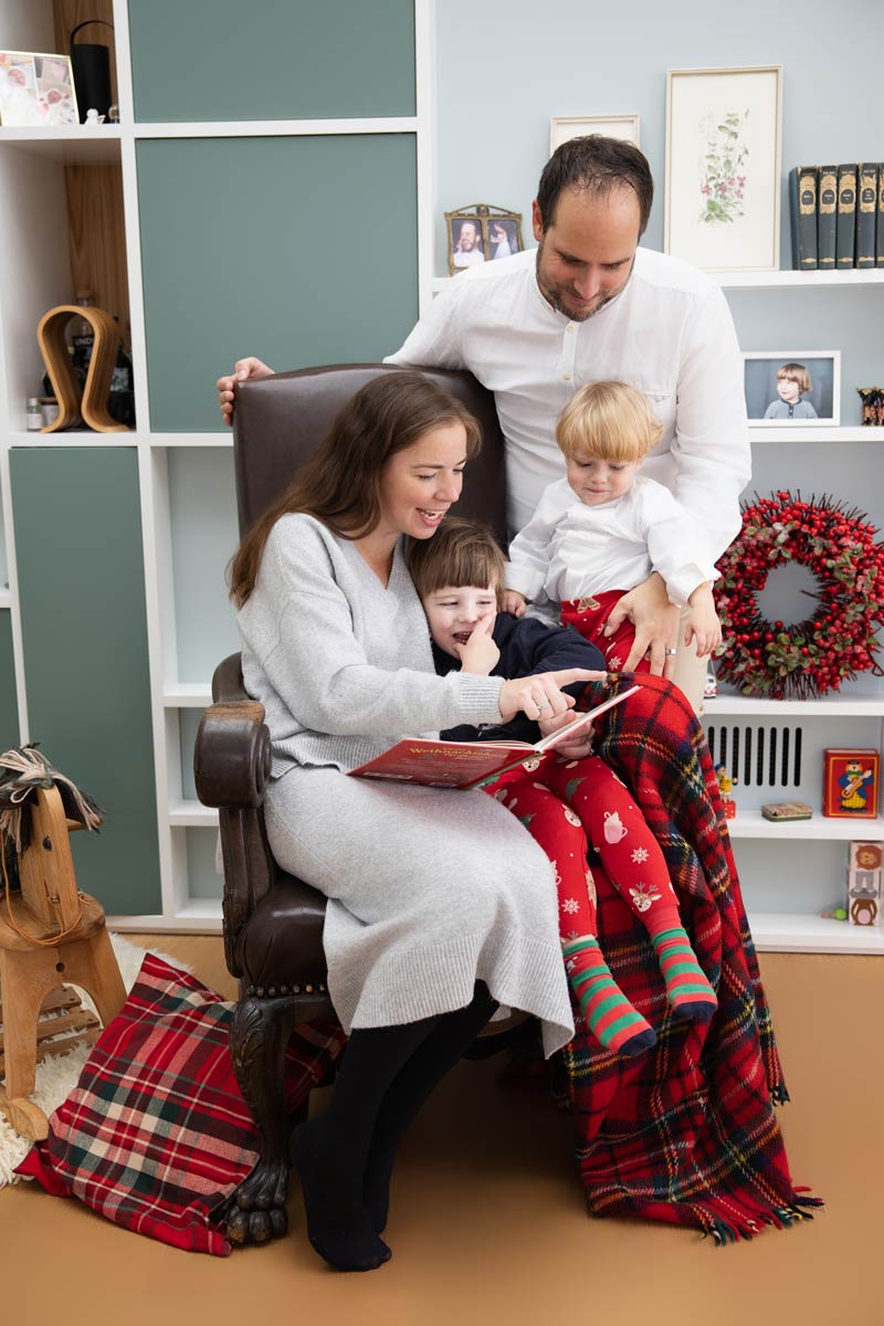 familienfoto-session-weihnachten-berlin-zuhause