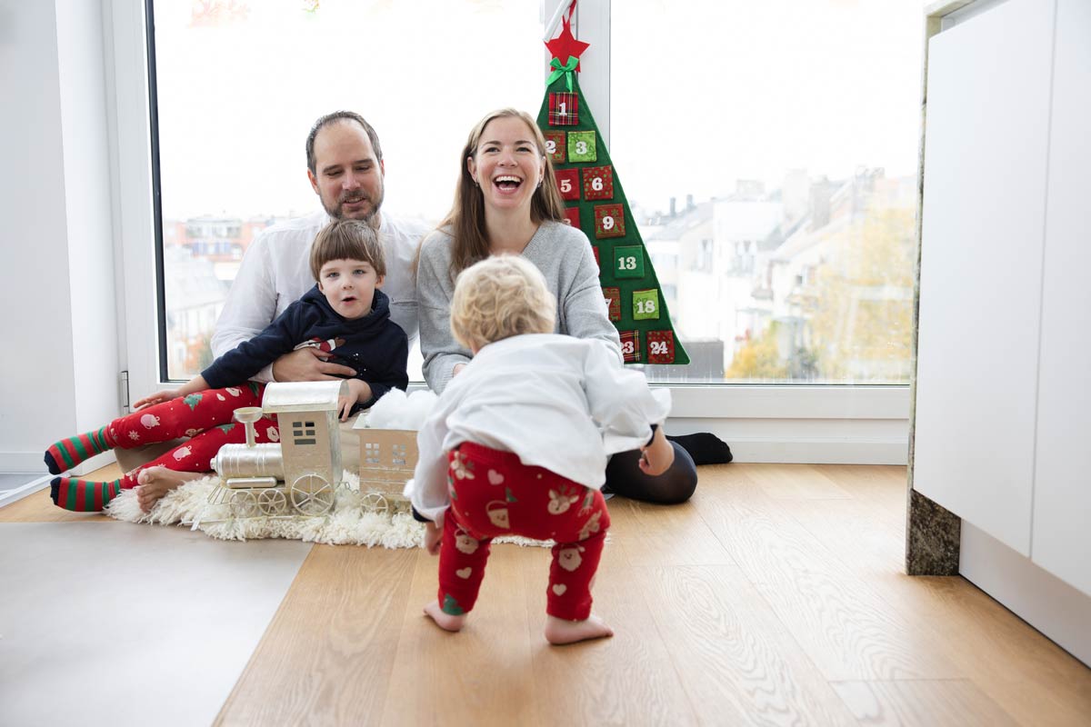 weihnachtliche-familienfotos-zu-hause-berlin