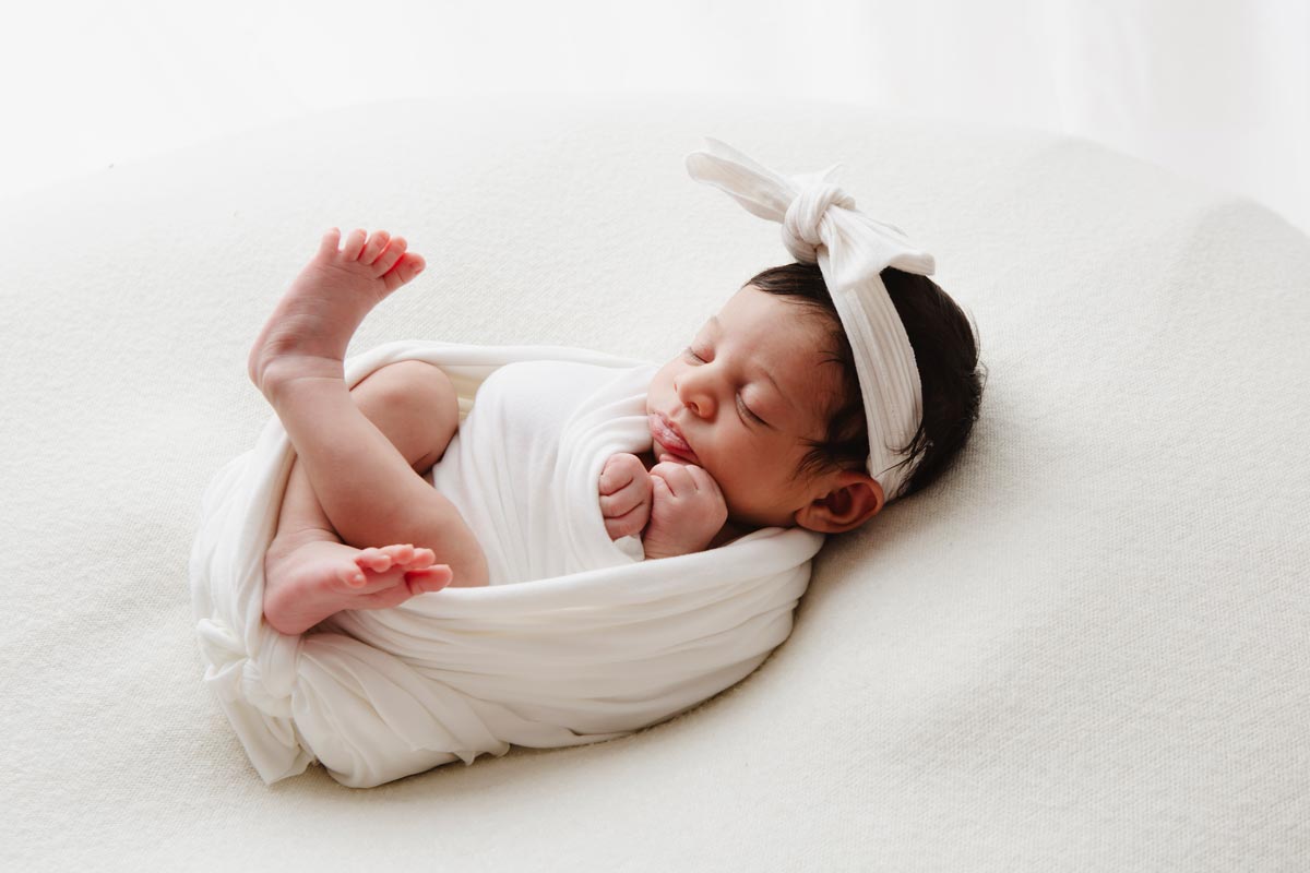 Neugeborenen Fotoshooting Belin schwartz weiss