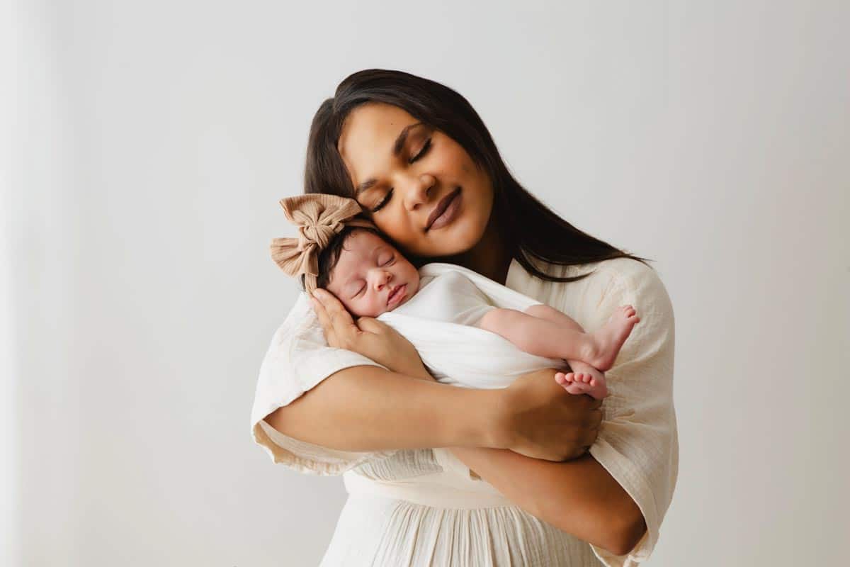 Neugeborenen Fotoshooting mit grosser Schwester Berlin