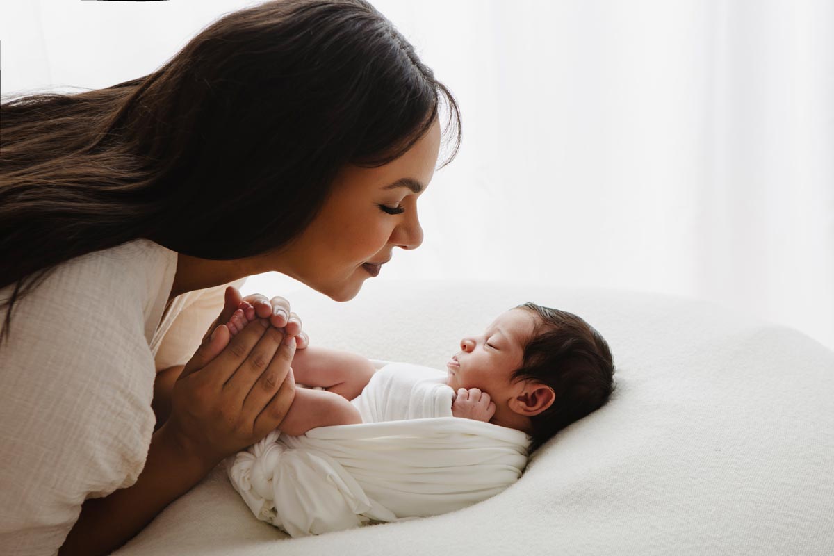 Newborn-Fotos-mit-Mama-Berlin